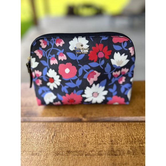 kate spade Handbags - Kate Spade New York Cameron Street Daisy Briley Cosmetic Case Makeup Travel Bag